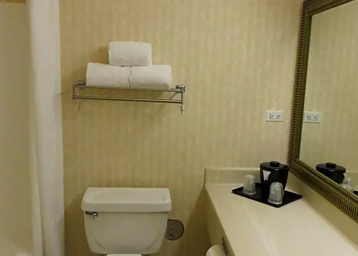 Hotel Country & By Radisson, Gurnee, Il