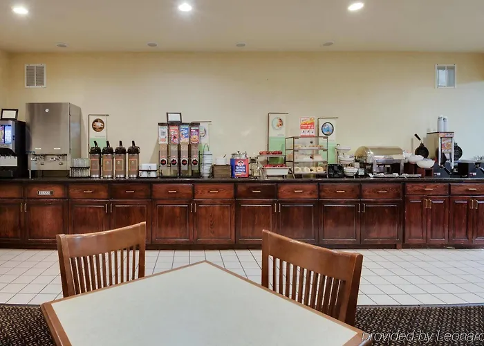 Country & By Radisson, Gurnee, Il